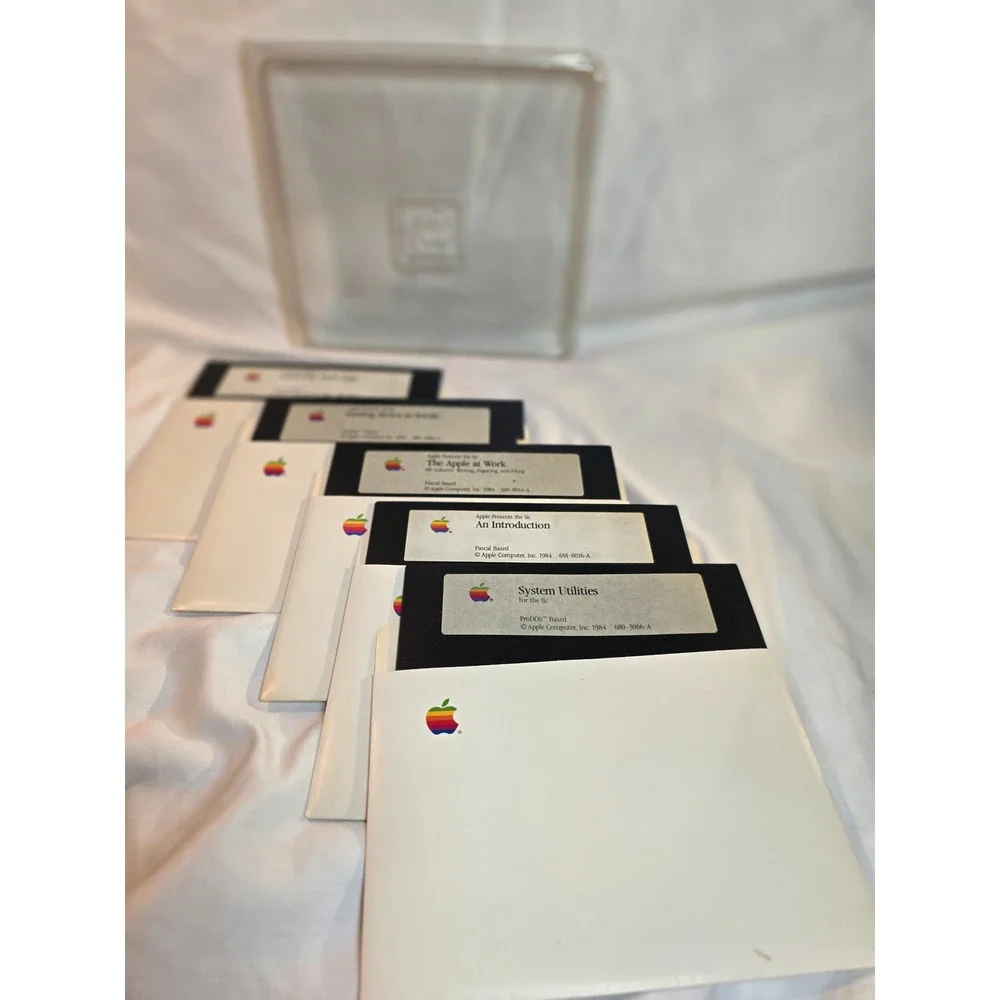 Vintage 1984 Apple IIc 5.25 Floppy Disk Set System Utilities BASIC Logo Case